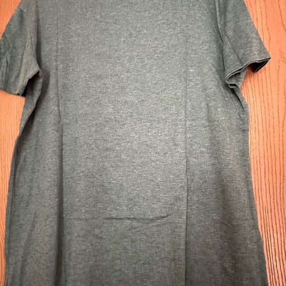 Gray woman’s tee is perfect for fall - Picture 2 of 4